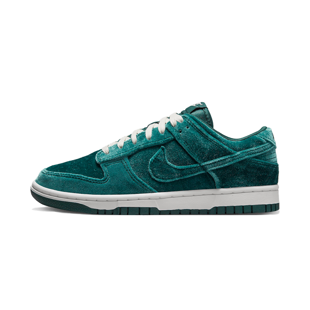 Nike Dunk Low WMNS - 'Green Velvet'