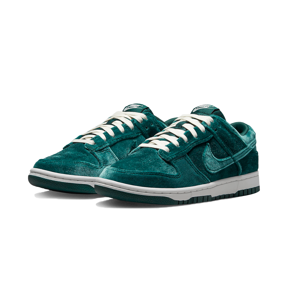 Nike Dunk Low WMNS - 'Green Velvet'